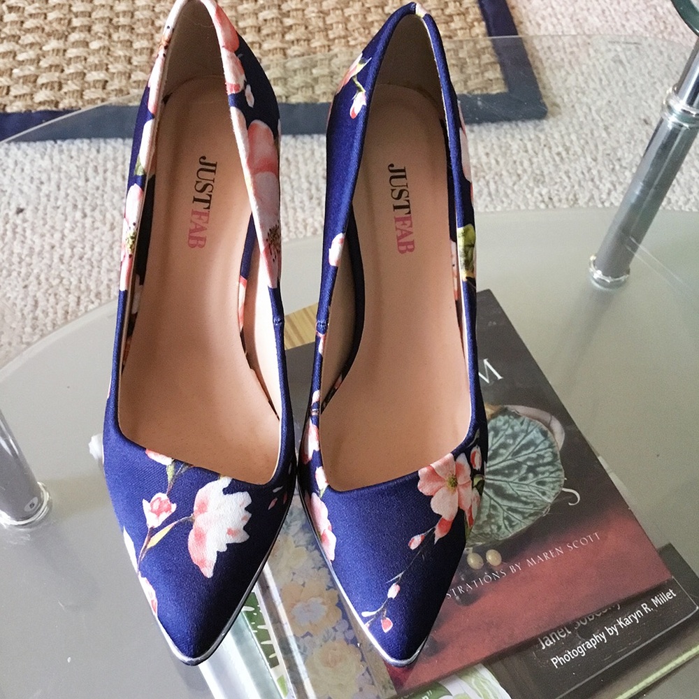 Navy Floral Pumps